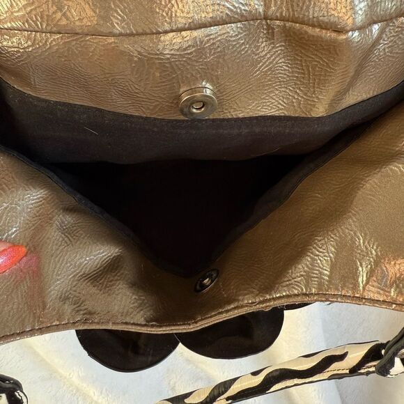 Silver and Black Zebra Print Handbag - Picture 5 of 10